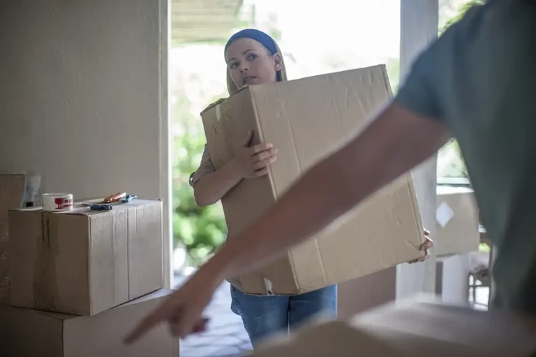 Dracott & Fennemore provide expert Sunningdale removals, with professional packing, secure storage, and reliable transport for smooth and stress-free relocations.